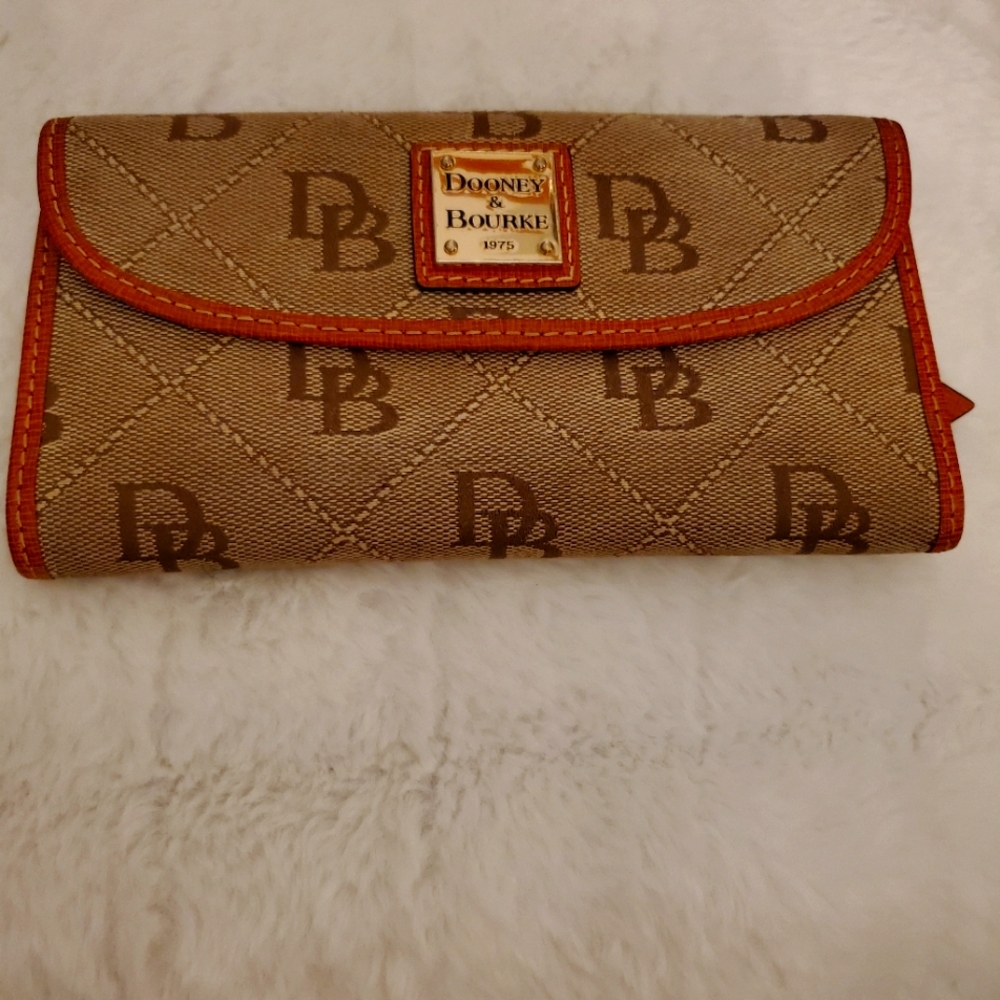 D&B Signature wallet